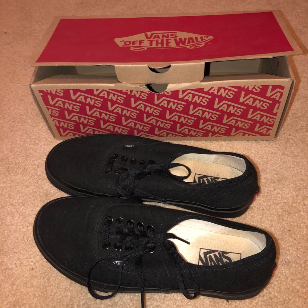 BLACK VANS SIZE 10 (MEN'S)